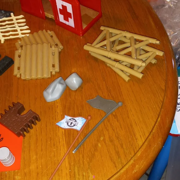 28 Army War play set. A06 - Picture 2 of 6